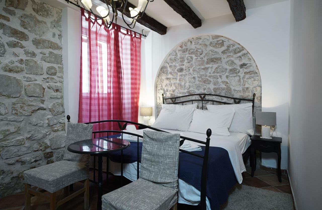 Heritage Residence In Center With Pool- Apartments Vodice Chambre photo