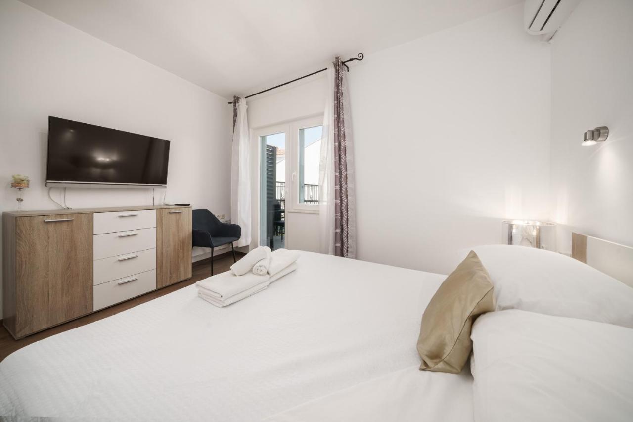 Heritage Residence In Center With Pool- Apartments Vodice Extérieur photo