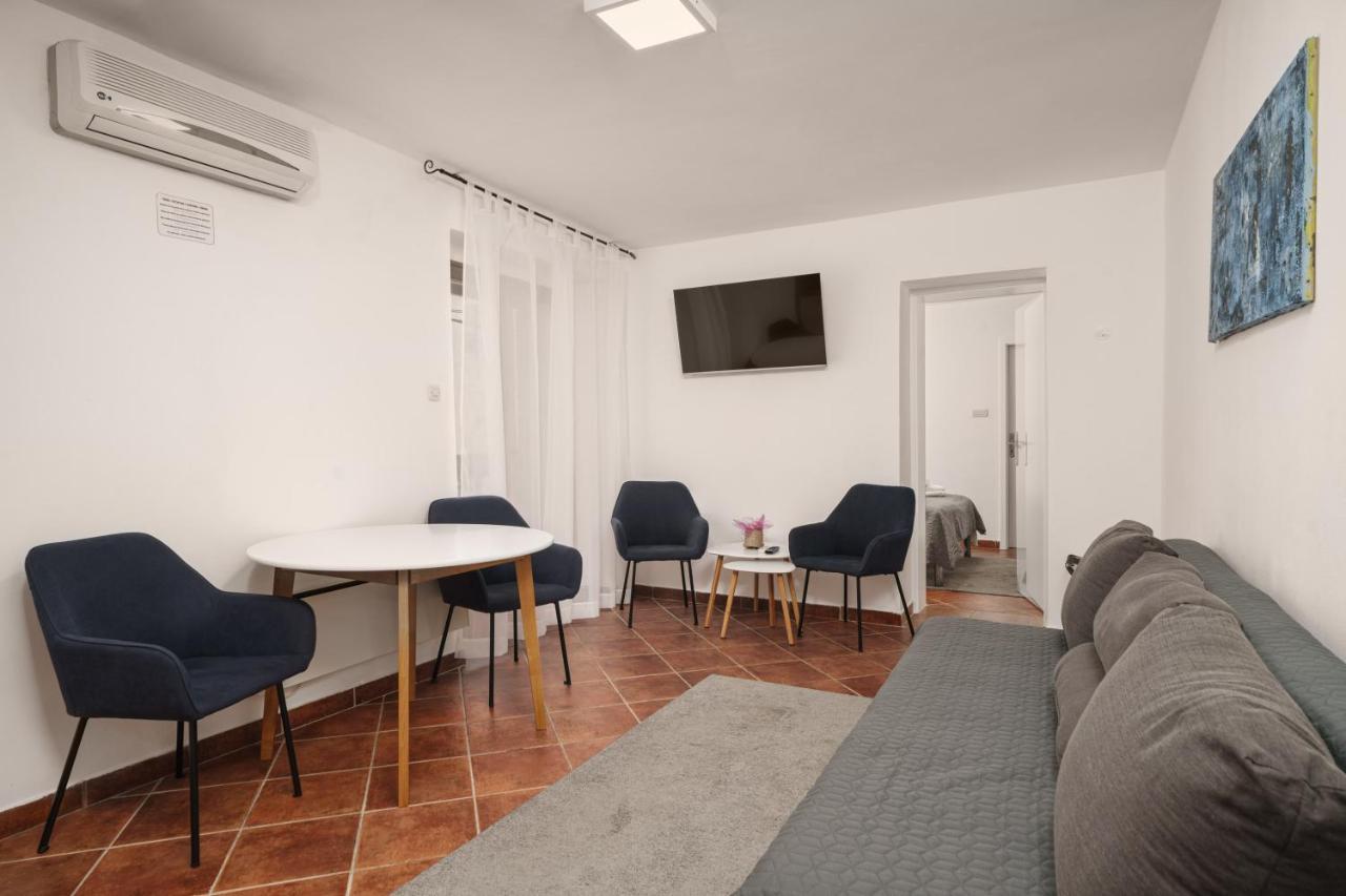 Heritage Residence In Center With Pool- Apartments Vodice Extérieur photo