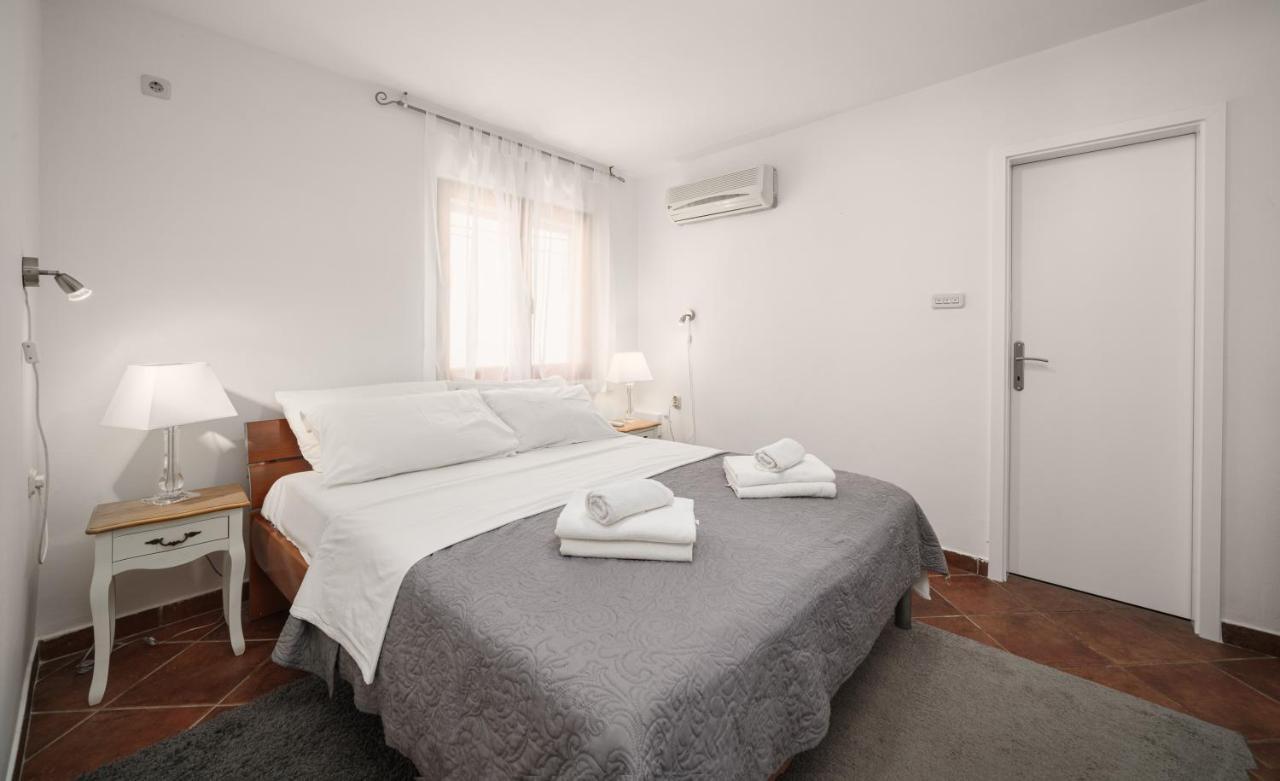 Heritage Residence In Center With Pool- Apartments Vodice Extérieur photo
