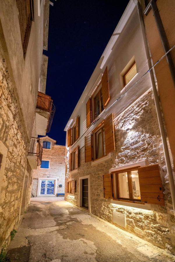 Heritage Residence In Center With Pool- Apartments Vodice Extérieur photo